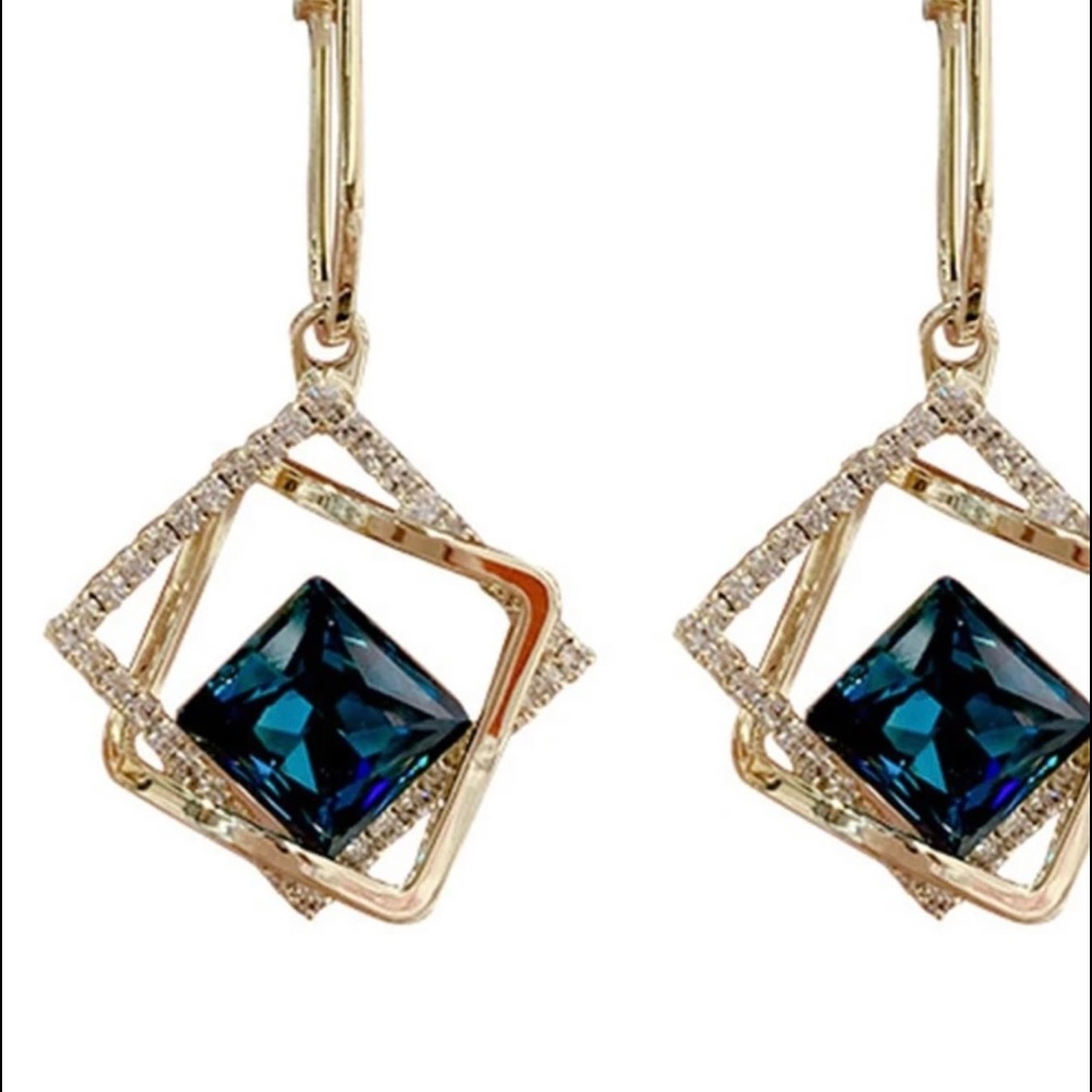 🌻2/$10.00🌻Rhinestone Square Drop Earring